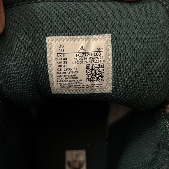 Jordan Sneakers White and Green- Never Worn! - Picture 6 of 6